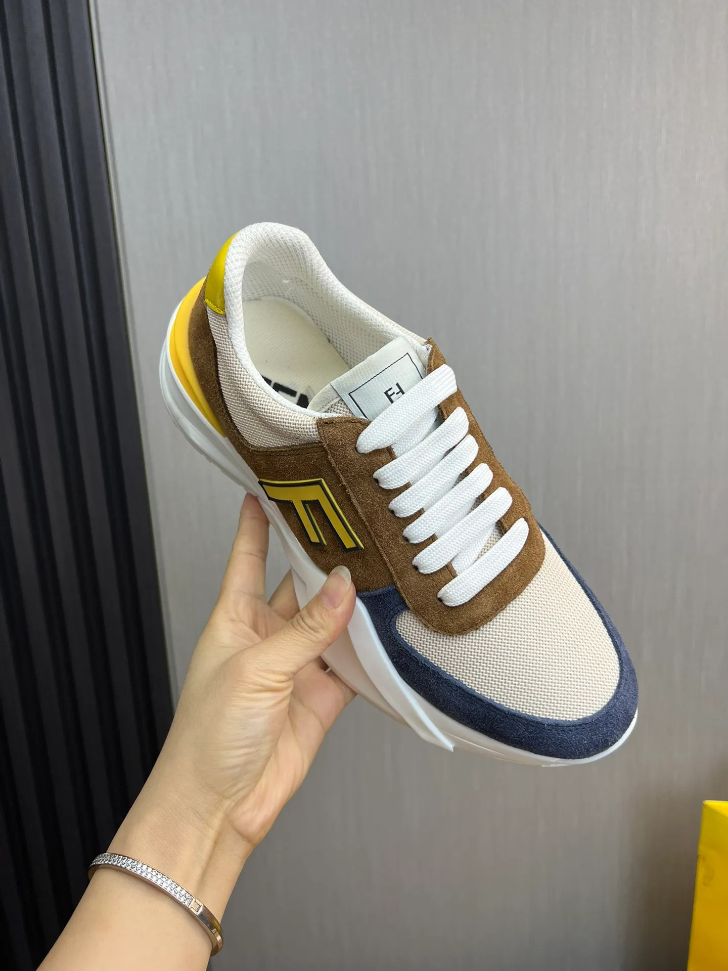 Men's shoes 💰520💰 Fendi [Fendi] hot style is on the market 🔥Fashionable casual men's shoes 🔱 Made of original cowhide + breathable mesh lining + sheepskin feet, perfect shape, top quality, you deserve it 🔜Original outsole, ultra-light, non-slip and wear-resistant 👣 Standard size 38-44 (customized in 45)